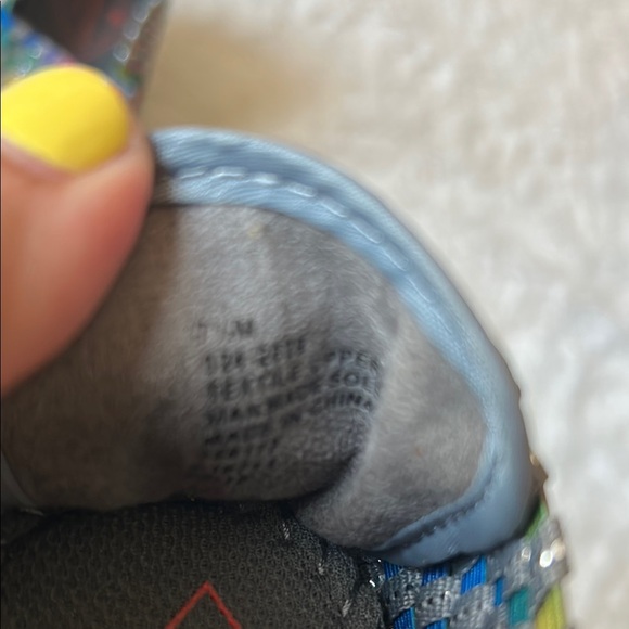 St. John's Bay Gray and Yellow Flats with Woven Design (NWOT) - Picture 6 of 8